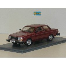 Volvo 242 DL 240 1979 rood NEO 1:43