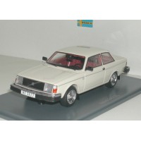 Volvo 242 DL 240 1979 wit NEO 1:43