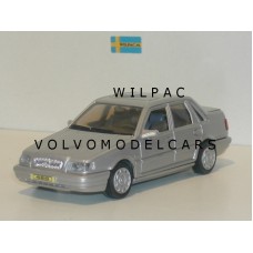 Volvo 460 Type 2 zilvergrijs metallic AHC Doorkey 1:43