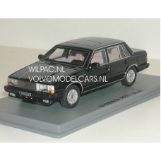 Volvo 760 GLE zwart 1982 NEO 1:43