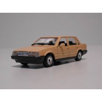 Volvo 760 GLE sedan 1988 geel Polistil 1:43