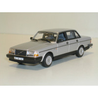 Volvo 240 GL 244 1986 zilvergrijs metallic Minichamps 1:43