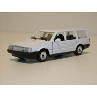 Volvo 760 GLE estate 1988 wit Polistil 1:43