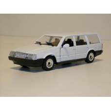 Volvo 760 GLE estate 1988 wit Polistil 1:43