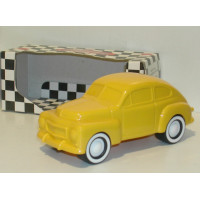 Volvo PV444 geel Combiplay Alskog Design 1:32