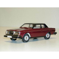 Volvo 262C Bertone rood metallic 1977 zwart dak Rob Eddie RE17C