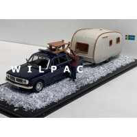 Volvo 144 1970 donkerblauw met slee en SMV caravan Cararama 1:43