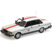 Volvo 240 1:18 240GL 244 POLITIE België Minichamps wit oranje BE