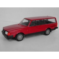 Volvo 245 240 GL stationcar rood Emek Ståhlberg 1:20