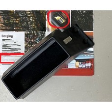 283672 NOS opbergvak naast rechter voorstoel Volvo 200 serie