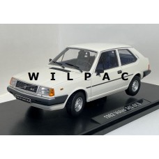 Volvo 343 GLS 1982 1:18 wit Triple 9