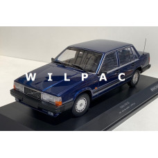 Volvo 740 1:18 740GL donker blauw metallic 1986 Minichamps 744