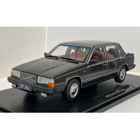Volvo 760 Turbo 1985 1:18 donker grijs metallic Triple 9