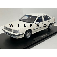 Volvo 850 GLE sedan 1993 1:18 wit Triple 9