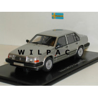 Volvo 940 GL sedan zilvergrijs metallic NEO 1:43