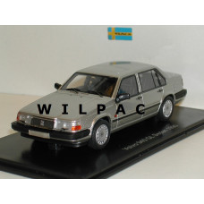 Volvo 940 GL sedan zilvergrijs metallic NEO 1:43